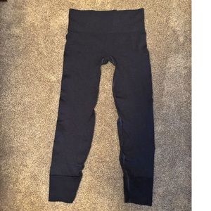 Lululemon Navy Keep the Heat Thermal tights.